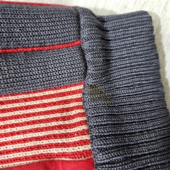 Ramos Padded Sweater READ DESCRIPTION - Picture 16 of 16